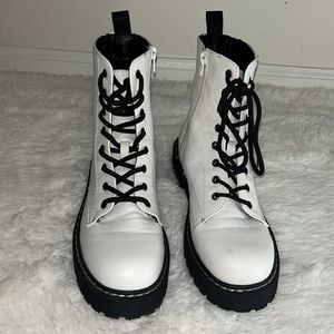 Combat Boots 10 Makes a Canvas for artist!